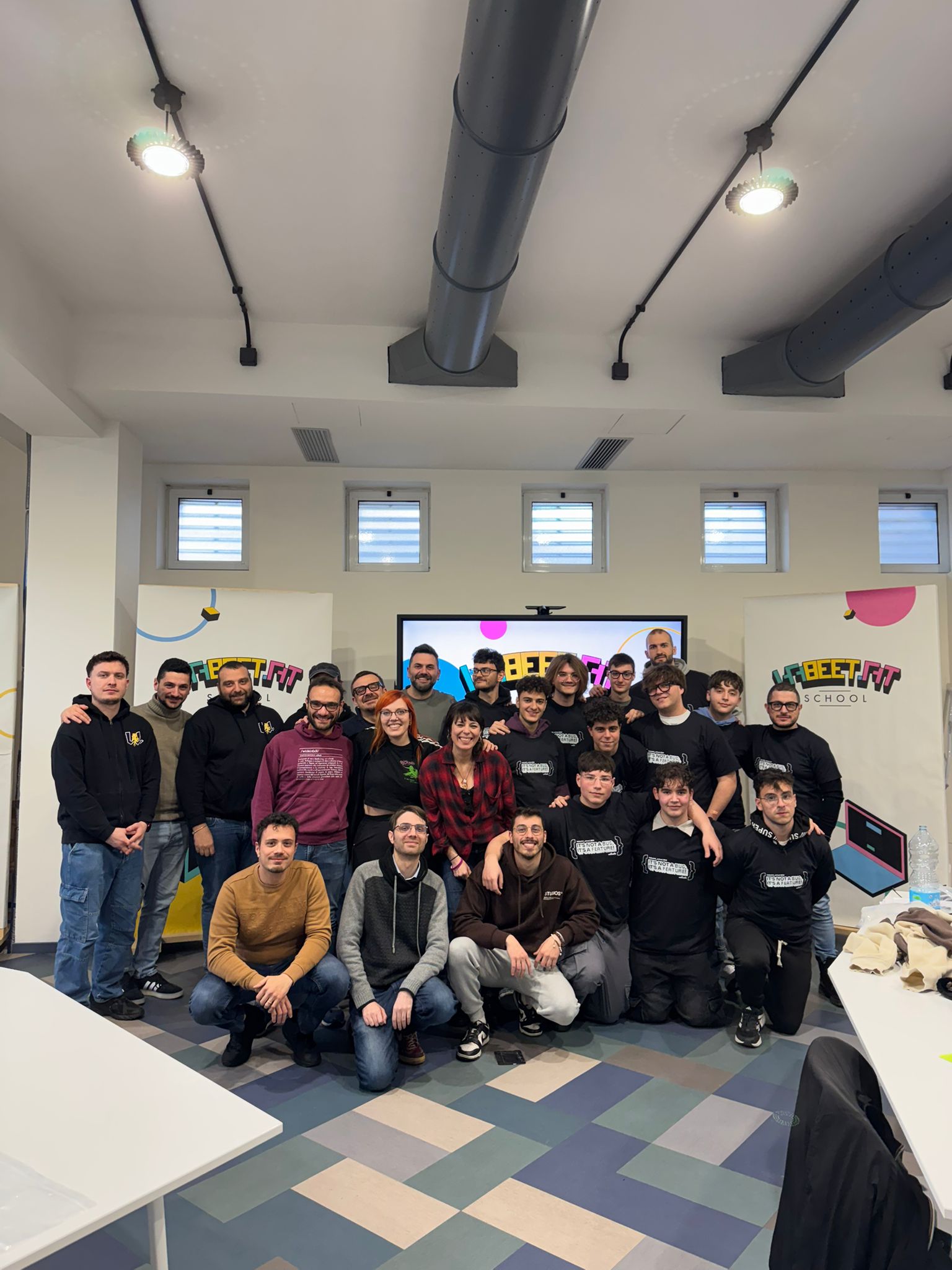 Il gruppo di Habeetat Academy nell'aula del weBeetle Habeetat Innovation Hub